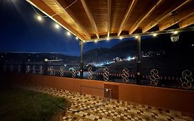 Scenic Lakeview House Near 5-Star Widian Hotel